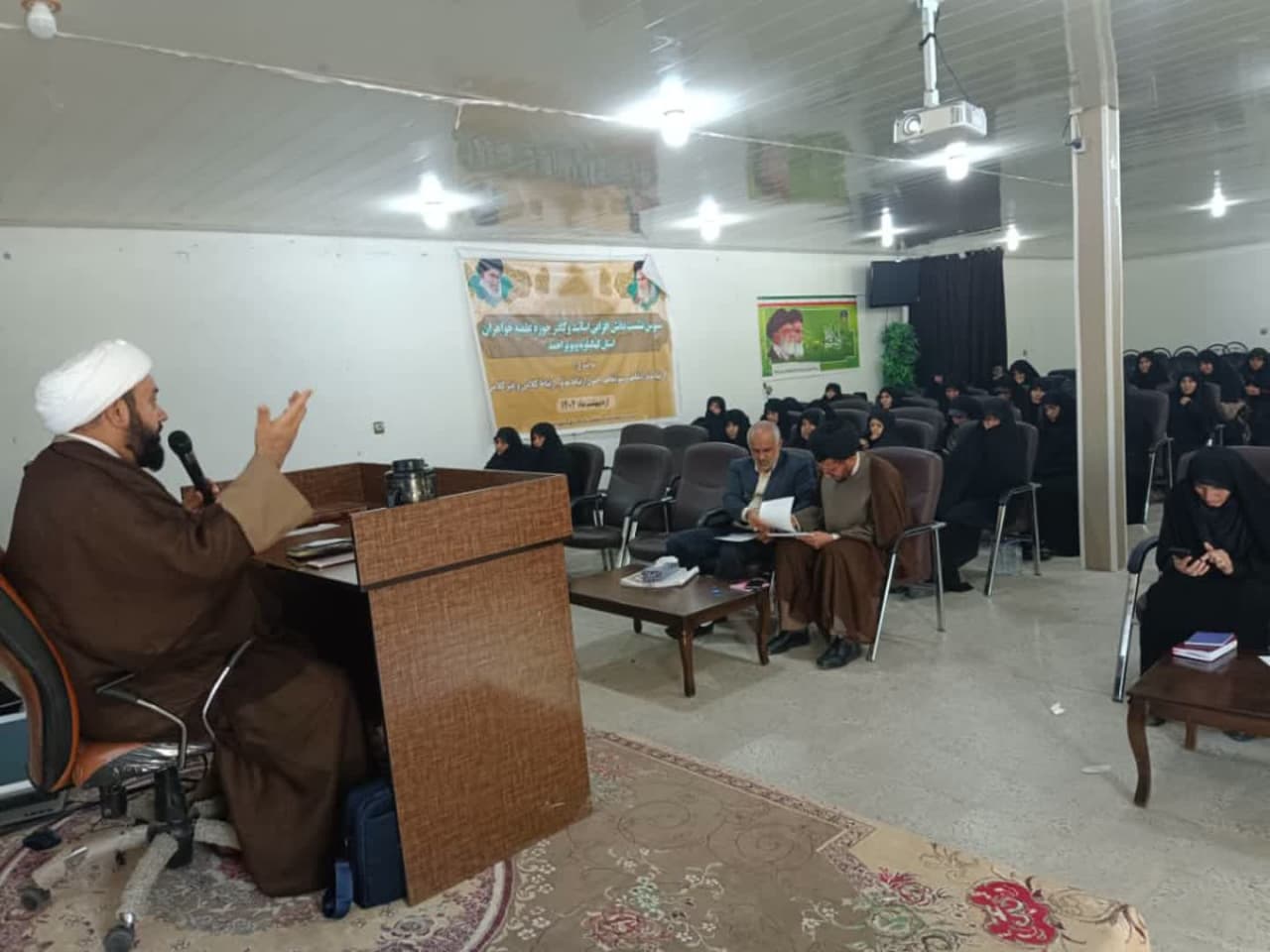 سفیران معروف، در خط مقدم مقابله با فروپاشی اخلاقی