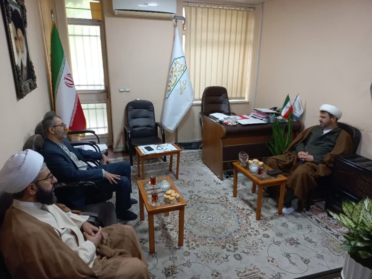 حضور حجت الاسلام اشجری رئیس شورای هماهنگی تبلیغات اسلامی گیلان در ستاد امربه معروف استان