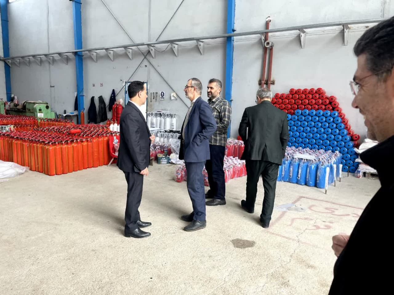 به مناسبت هفته کارو کارگر دیدارو بازدید دکتر صدیقی ومعاونت های دیگر ستاد امر به معروف استان گیلان با مدیران و کارگران شرکت تولیدی سیلندر امید فردا 