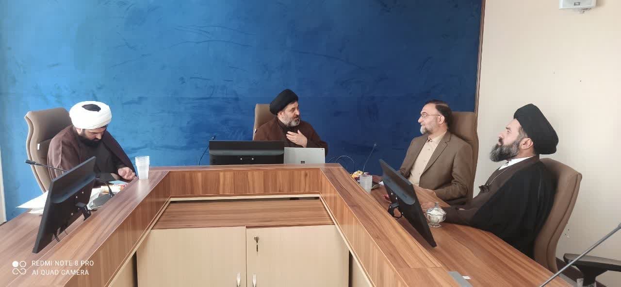 نشست مشترک رئیس پژوهشکده امر به معروف و نهی از منکر کشور با مدیرکل ارتباطات و امور بین‌الملل شهرداری قم