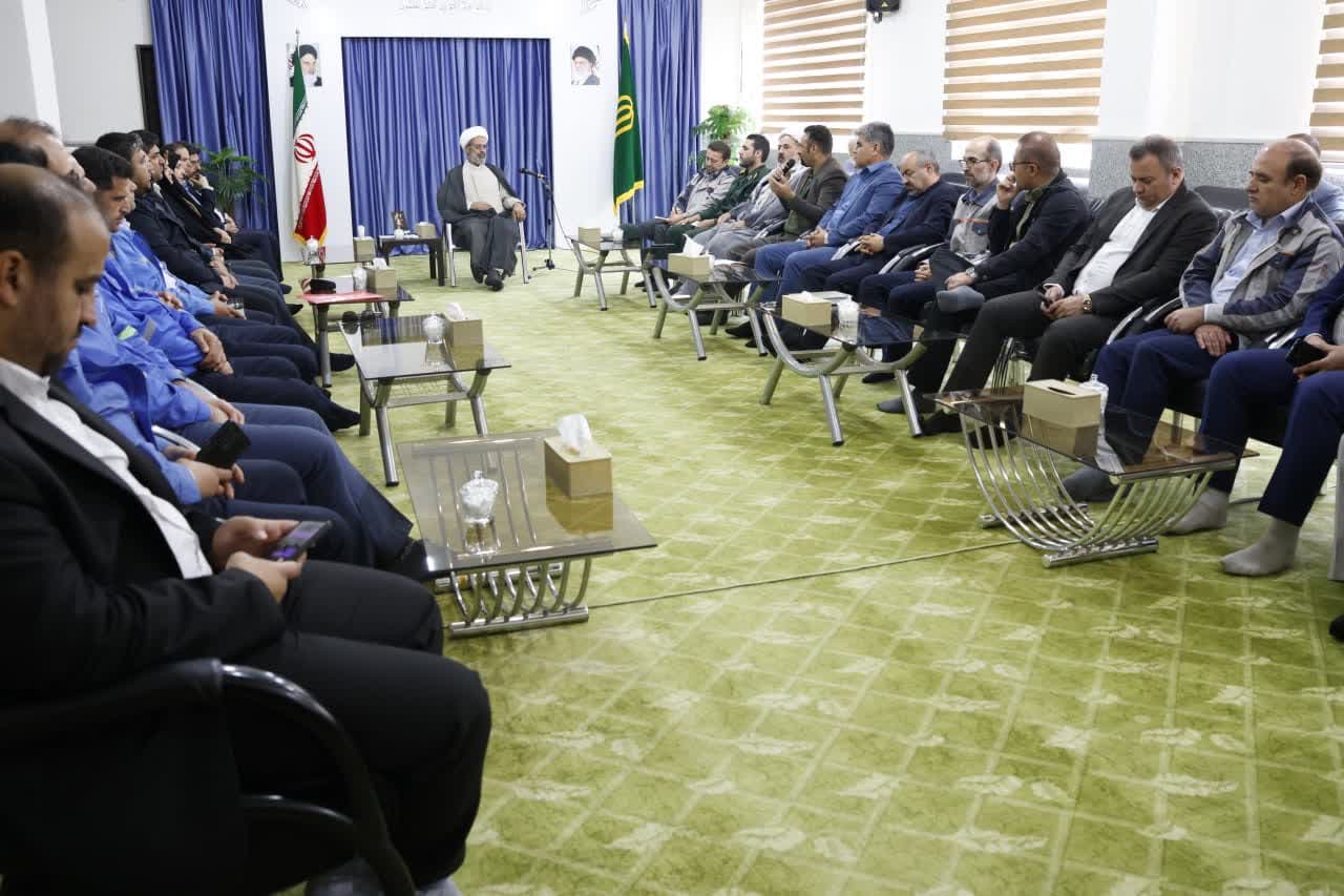 تكريم كارگران و سرمايه گزاري هدفمند، كليد پيشرفت اقتصادي كشور است.