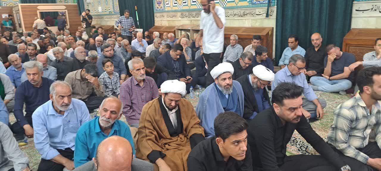 حضور حجت الاسلام مهدی نیا دبیر ستاد استان یزد در مراسم ترحیم مادر سردار حسن پور رئیس سازمان بسیج اصناف کشور