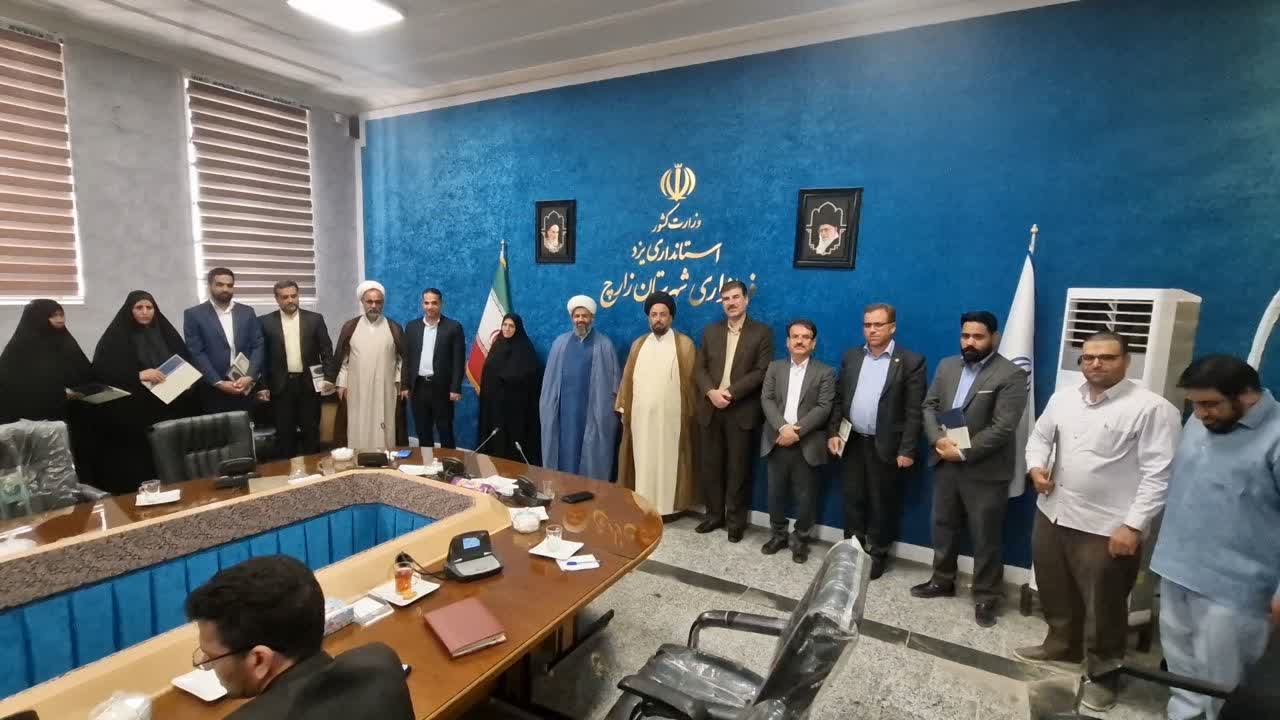 حجت الاسلام و المسلمین مهدی‌نیا دبیر ستاد امربه‌معروف استان یزد به شهرستان زارچ سفر کرد