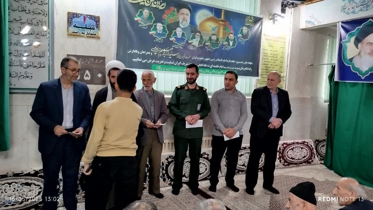 حجت‌الاسلام والمسلمین بیات امام جمعه محترم رحیم آباد چند هفته ای است که با اختصاص خطبه اول نماز به تعلیم عمومی فریضتین پرداختند
