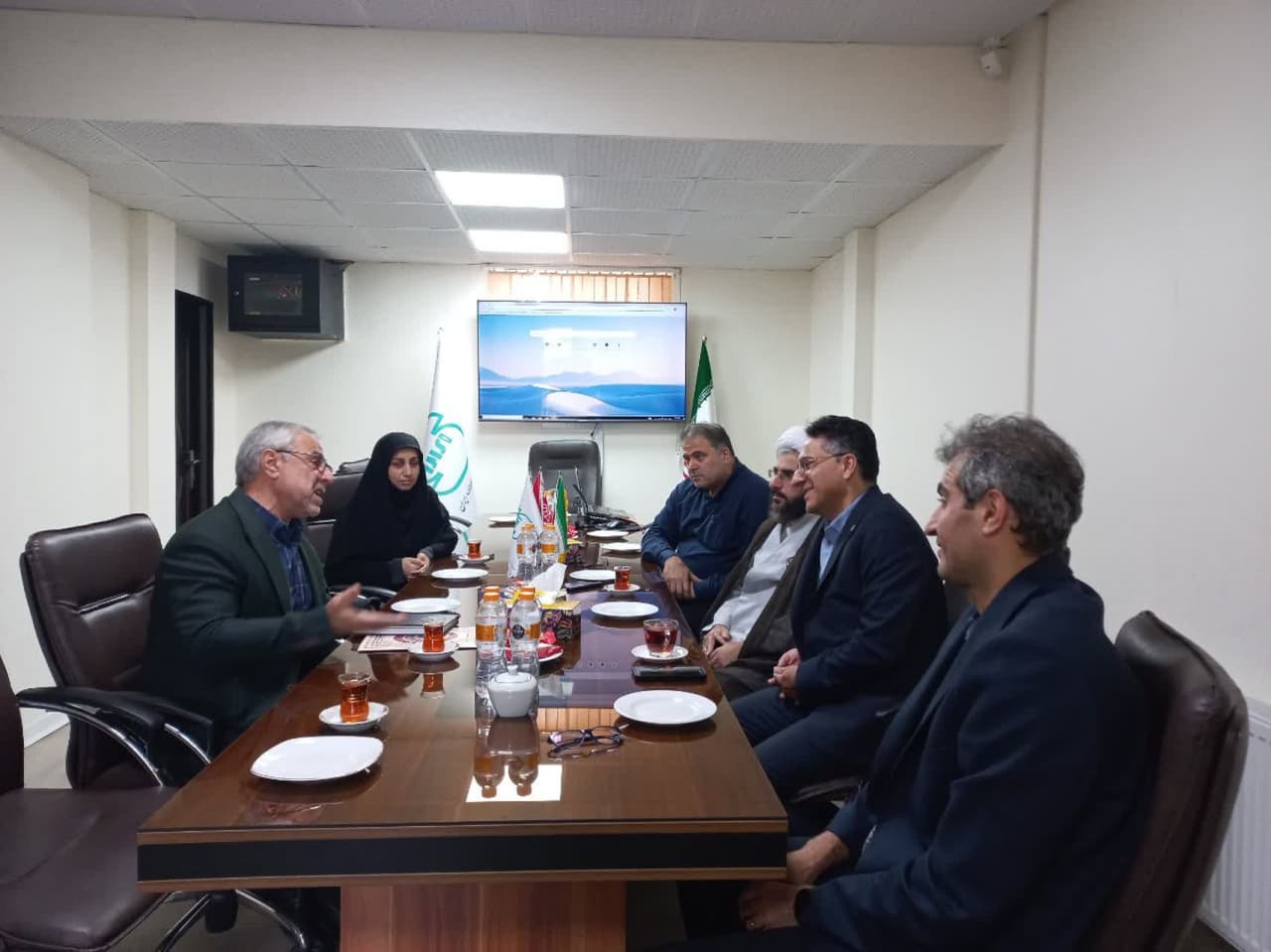  معاونت اجتماعی ستادبا تشریح اهداف تشکیل شورای امربه معروف، راهکارهای گسترش فرهنگ امربه معروف در محیط اداری را بررسی کرد. 