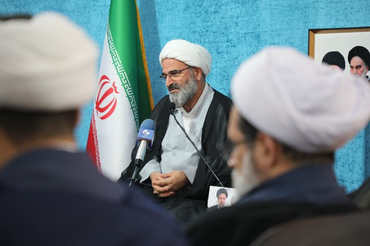 اولین مخاطب امر به معروف و نهی از منکر «خود انسان» است