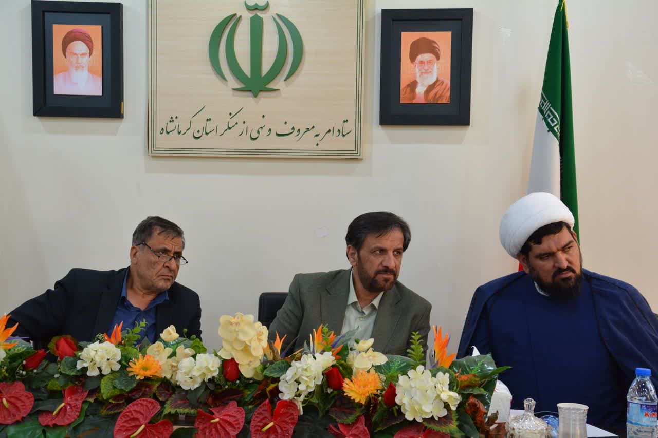 نشست مشاور عالی رئیس ستاد و معاون برنامه ریزی و توسعه منابع انسانی کشور با هیأت اندیشه ورز ستاد احیاء امر به معروف استان برگزار شد.