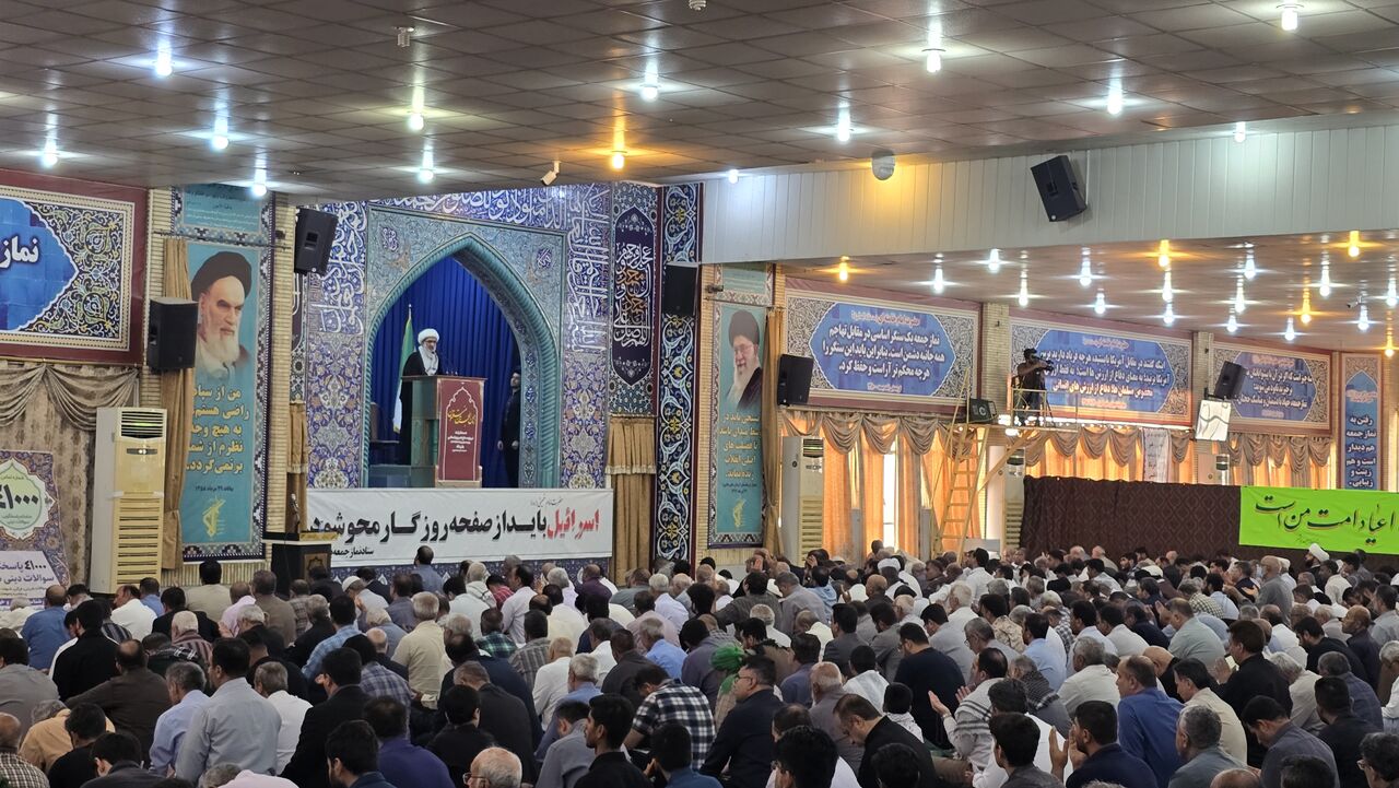 مردم ایران اسلامی با تمام وجود از انقلاب حمایت می‌کنند و در مقابل توطئه دشمنان ایستاده‌اند