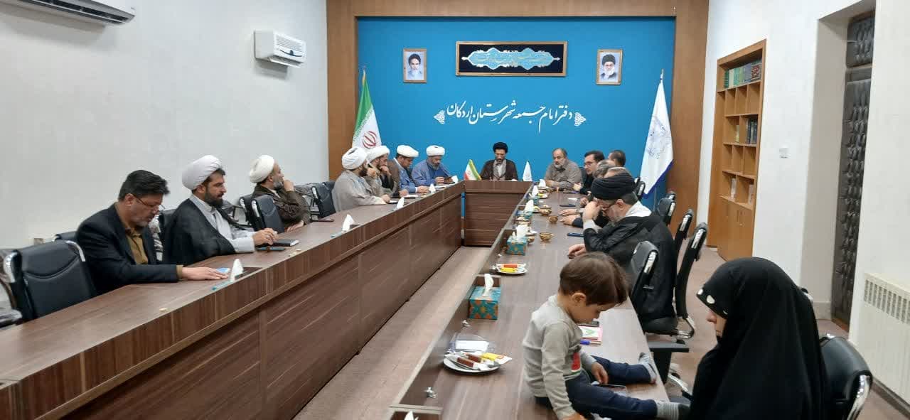 حجت الاسلام و المسلمین مهدی‌نیا دبیر ستاد امربه‌معروف و نهی‌ازمنکر استان یزد و هیئت همراه به شهرستان اردکان سفر کرد