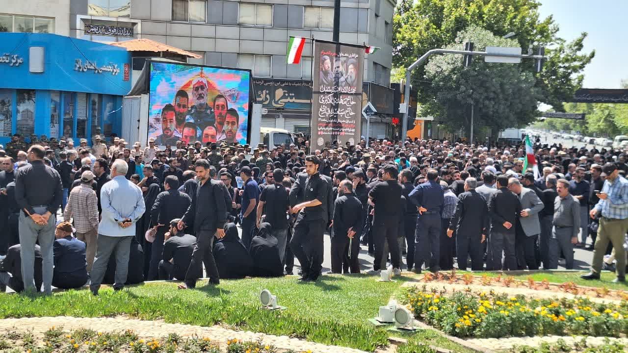 “امواج جمعیت: تشییعی که پیش از آغاز، آغاز شد”