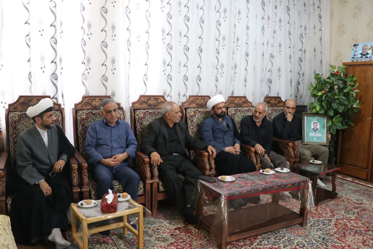 دیدار اعضای ستاد امر به معروف و نهی از منکر استان کرمان با خانواده شهید حبیب الله امیری