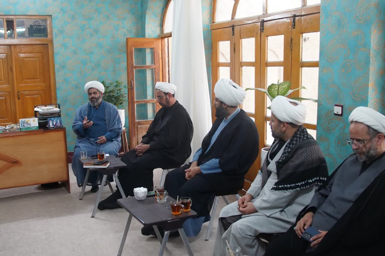 جلسه با مبلغین اوقاف مستقر در بقاع متبرکه در ستاد امربه‌معروف و نهی‌ازمنکر استان برگزار شد