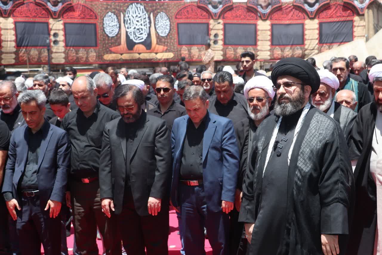 اقامه نماز ظهر عاشورا در زنجان.