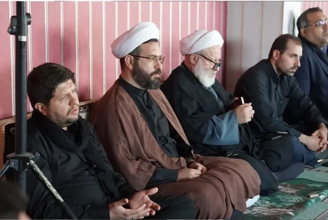 سخنرانی وعزاداری دبیرستاد استان درجمع اعضای هلال احمر استان وگرامیداشت شهدای هلال احمر