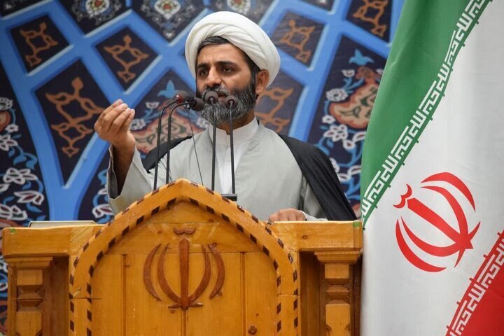 رضا خان با دستور کشف حجاب و ترویج فرهنگ غربی و مقابله با هویت ایرانی ظلم به این ملت کرد