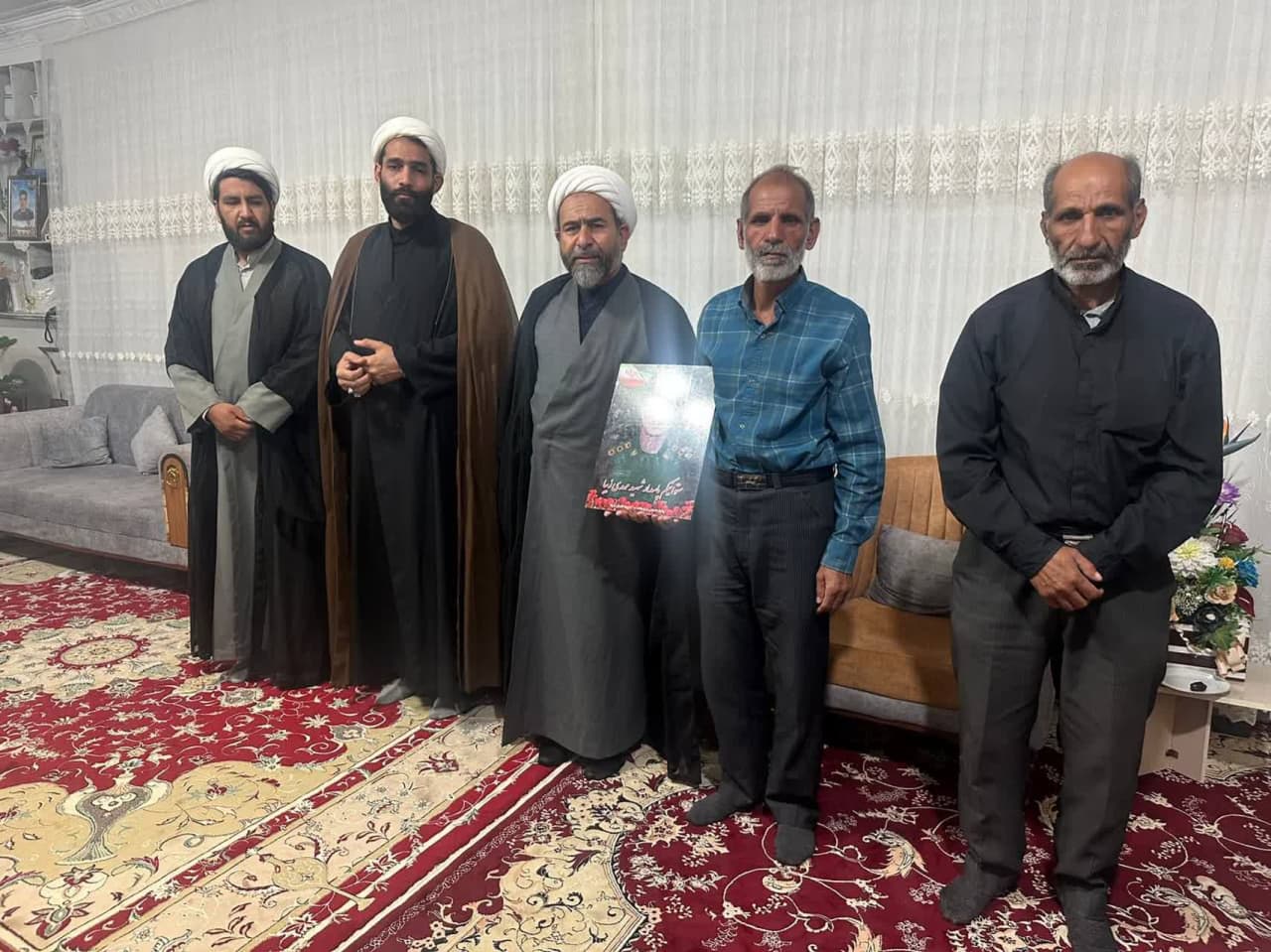 دیدار دبیر، معاونین و کارکنان ستاد امر به معروف و نهی از منکر استان با خانواده شهید زیبا     