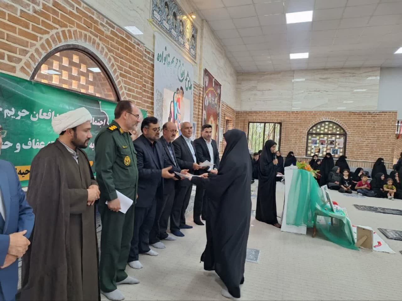 عفاف و حجاب سنگر محکمی برای حفاظت از کیان خانواده است