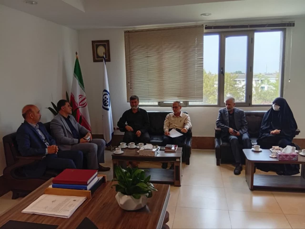بازدید دبیر و معاونت های ستاد امر به معروف و نهی از منکر شهرستان انزلی از اداره تامین اجتماعی این شهرستان