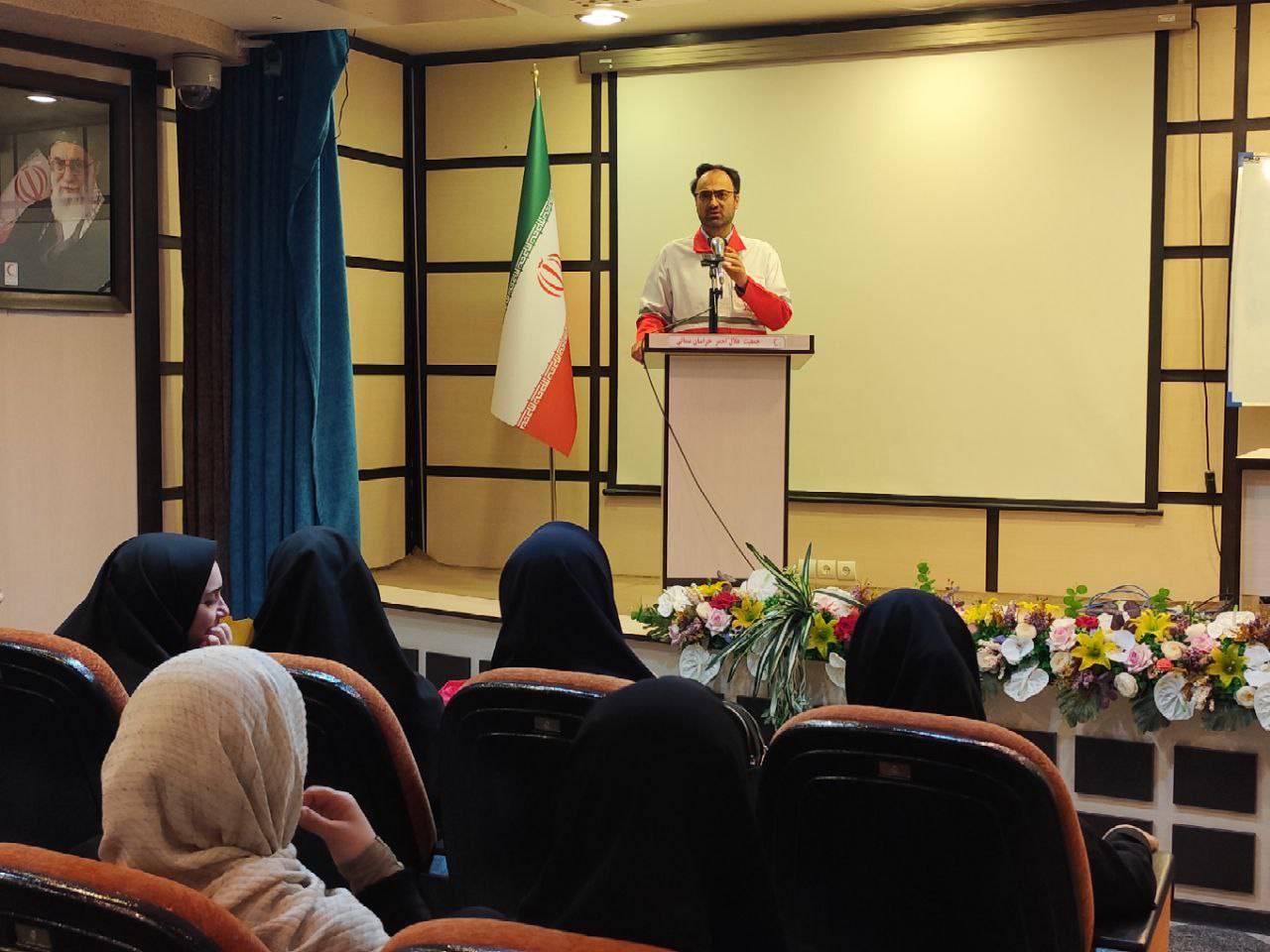 ۶۰ تانکر آب در قالب طرح نذر آب در روستای فتح‌الله شهرستان مانه توزیع شد