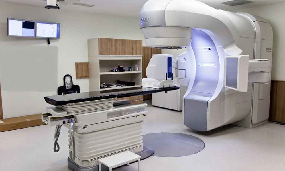  صنایع آلاینده باید هزینه سلامت را بپردازند / ضرورت فوری تأمین دستگاه پیشرفته پرتودرمانی IMRT در بندرعباس