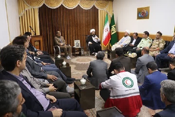  مسئولان وظایف خود را فراتر از گروه و حزب انجام دهند
