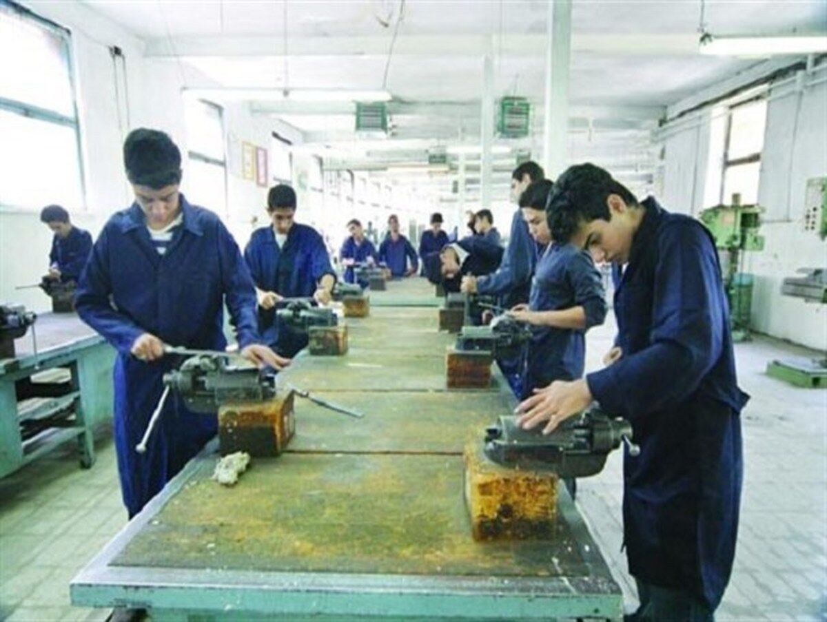  سه‌گام استراتژیک در مواجهه با چالش‌های فکری جوانان در حوزه امر به معروف/ ایجاد فرصت‌های شغلی، راه‌حل کاهش فشارهای معیشتی است