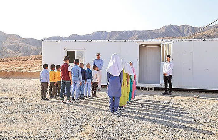  ۱۳۵ مدرسه کانکسی در لرستان جایگزین شد.