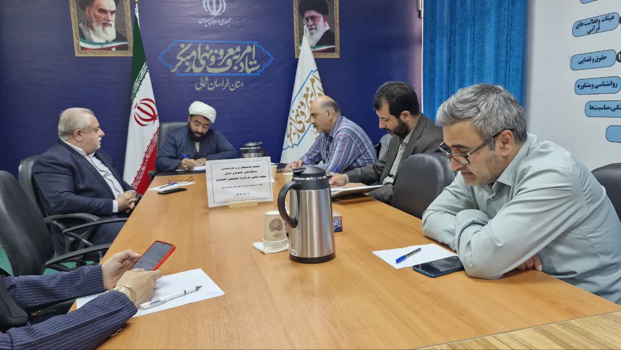 راه حل رفع موانع تولید و مشکلات  اقتصادی، مبارزه با فساد است.