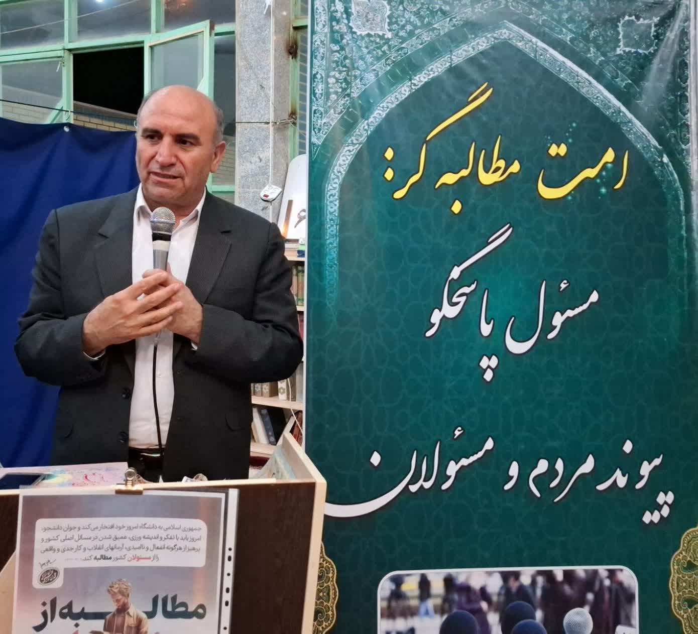 فرماندار شهرستان خرم آباد پاسخ گوی مطالبه گران شد.