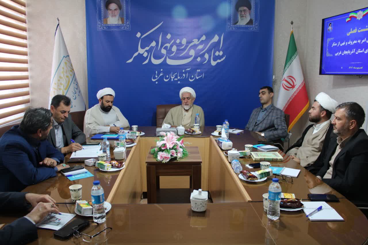 تقویت وحدت و انسجام ملی از مهمترین معروفات زمان حال است