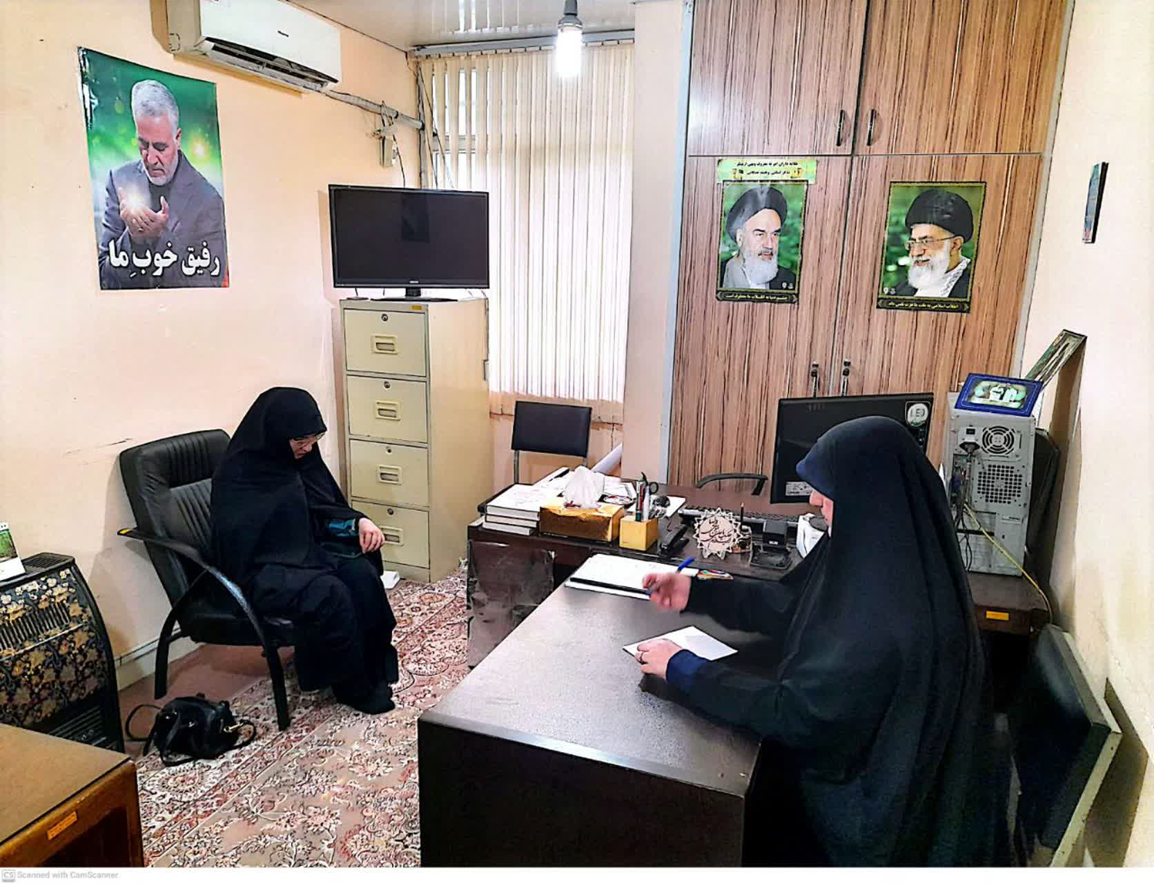 نشست مدیر اداره خانواده و زنان ستاد امربه معروف و نهی از منکر استان گیلان با مربی تربیتی و مسئول گروه فرهنگی و مربی هوش مصنوعی در ستاد
