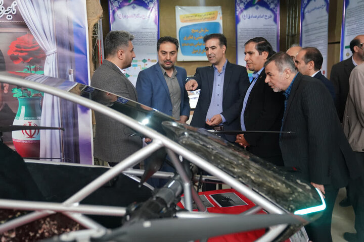 نمایشگاه هفته دفاع مقدس علم و ایثار را به هم پیوند زده است