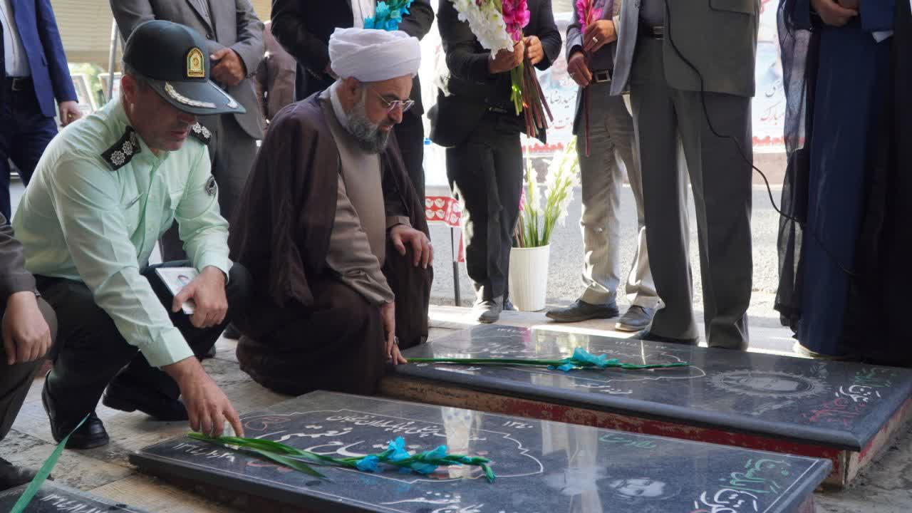 تکریم و تجدید عهد و پیمان سرپرست ستاد امر به معروف کشور و هیئت همراه با مقام  شامخ شهدا.