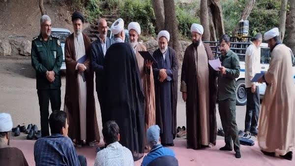 تجلیل از یادگاران روحانی جبهه و جنگ و مردان دوران اسارت به مناسبت هفته دفاع مقدس 
