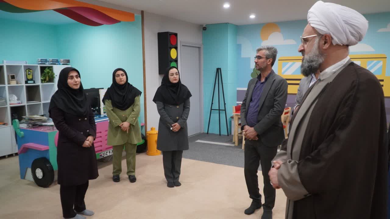 بازدید سرپرست ستاد امر به معروف کشور از بخش‌های مختلف کتابخانه سید افضل زنجان.
