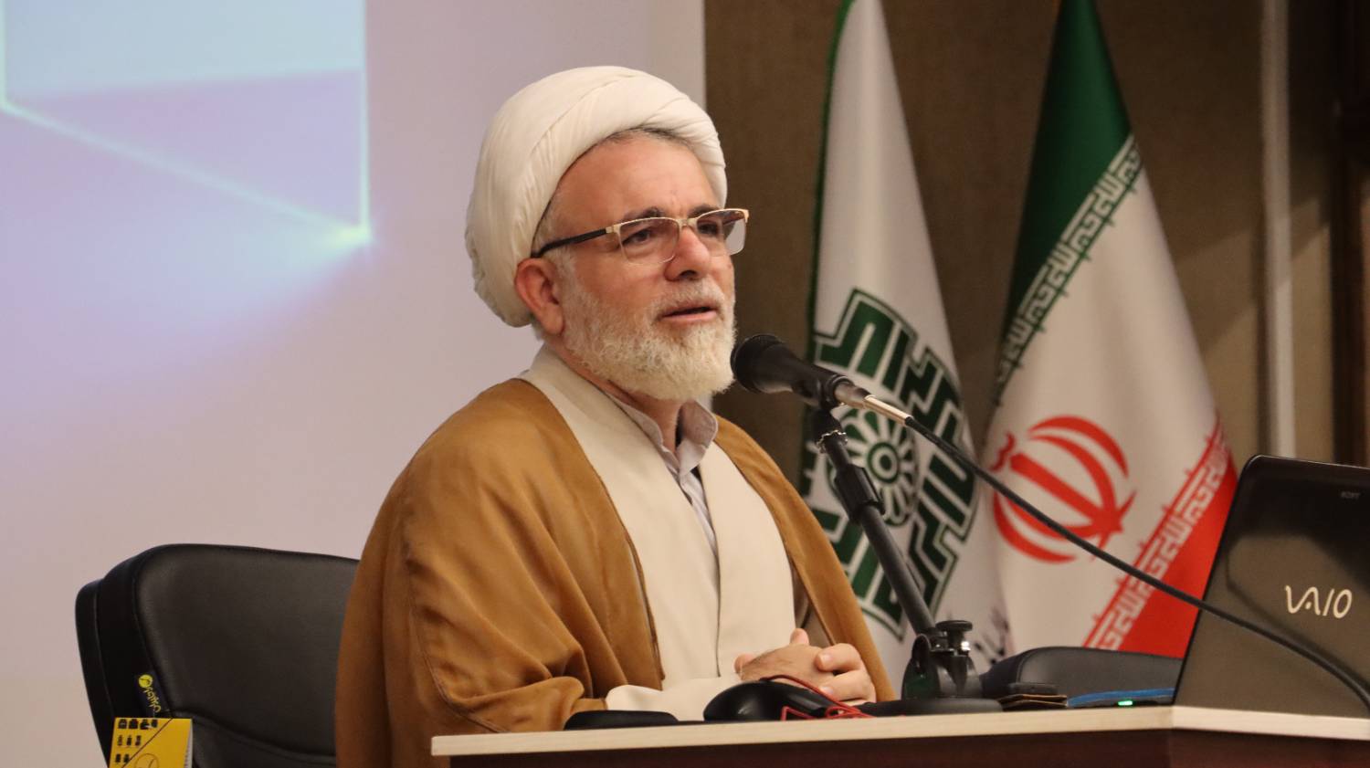  تبیین «مبانی امر به معروف و نهی از منکر» برای کارکنان اداره کل امور مالیاتی قزوین