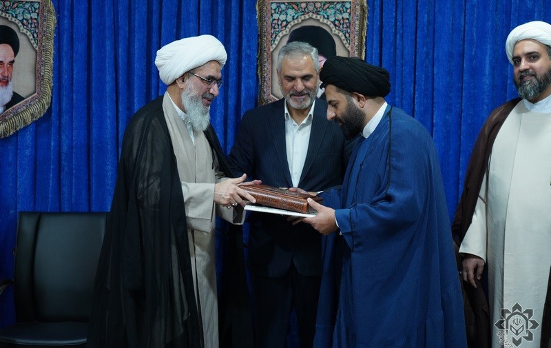 امر به معروف و نهی از منکر تکلیفی است که خداوند خود را در انجام آن شریک انسان قرار داده است.