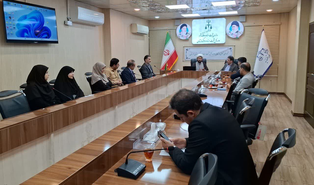 دبیر ستاد امر به معروف لرستان از اداره ثبت اسناد و املاک لرستان به صورت میدانی بازدید کرد.