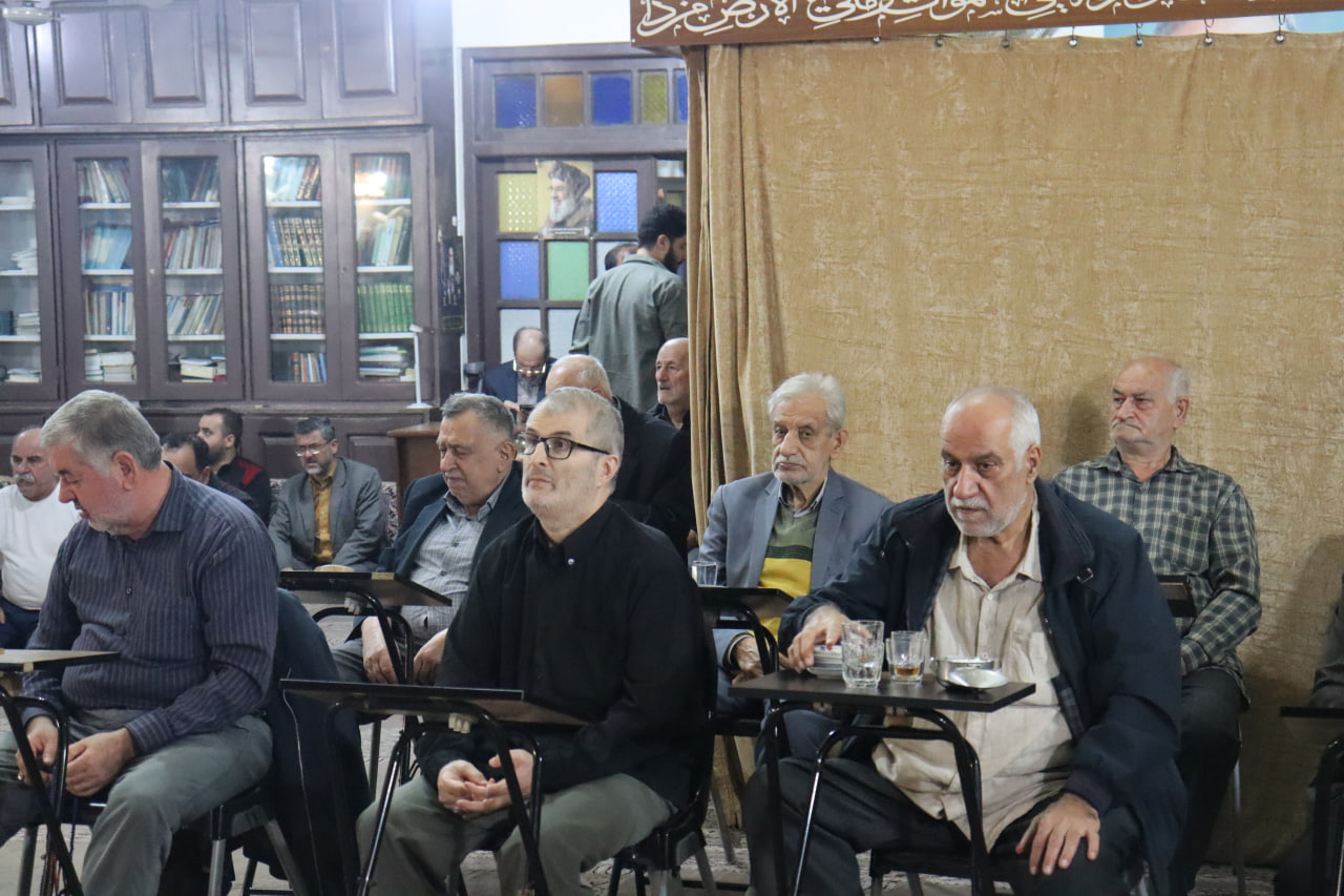  با الگو گیری از سیره شهدا در جهاد تبیین کوشا باشید 