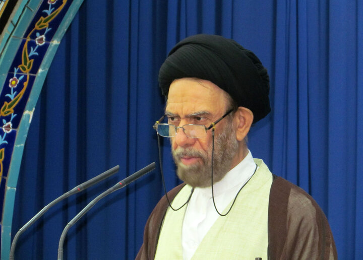 امروز وضعیت از بی حجابی فراتر رفته است و ما شاهد ولنگاری و لاابالی گری هستیم.