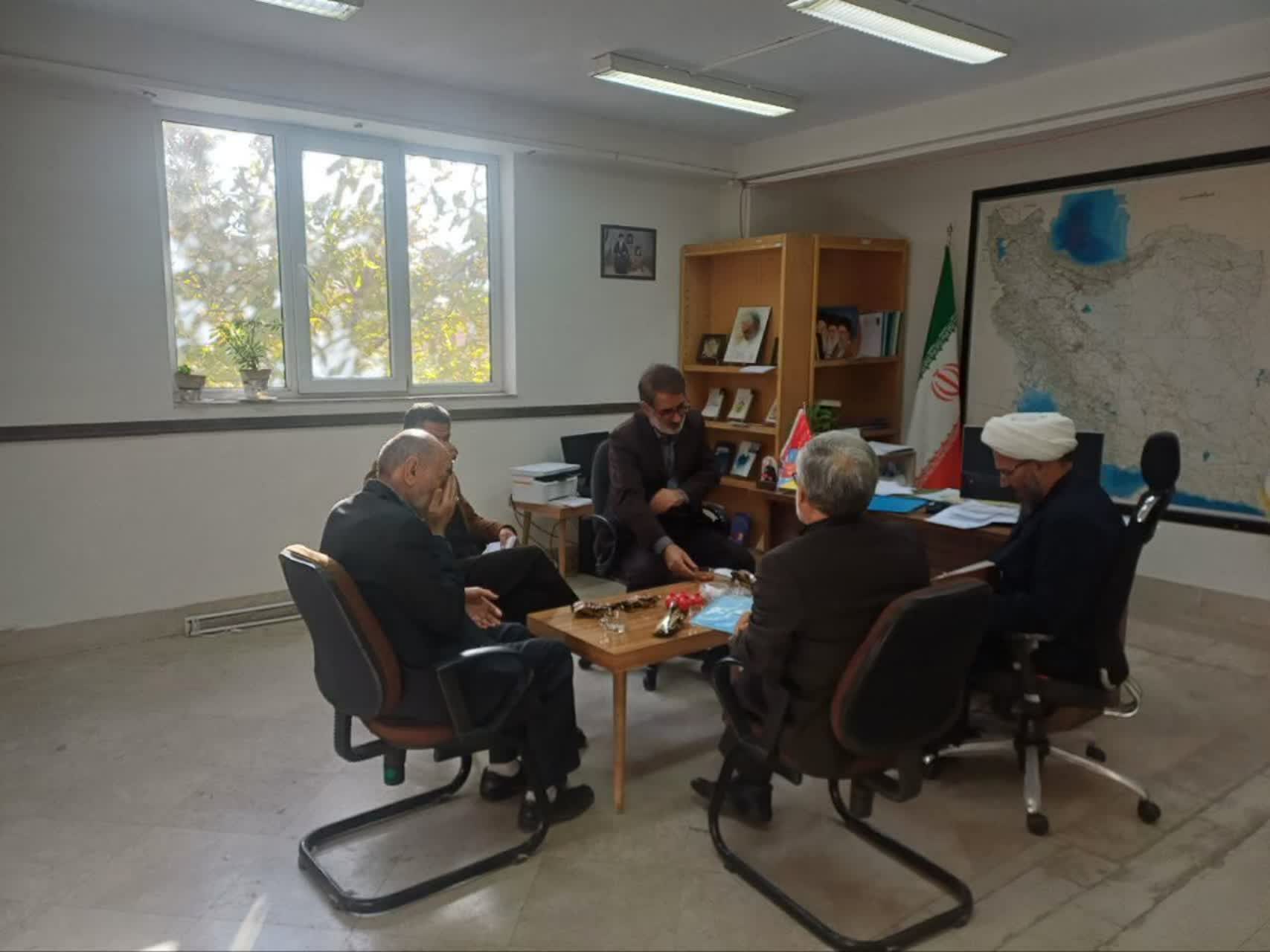 دیدار اعضای مجمع رهروان با دبیر ستاد امر به معروف و نهی از منکر استان زنجان.