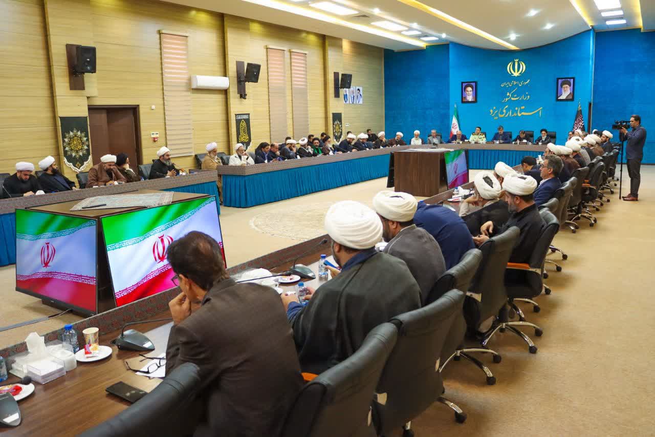 نشست مشترک اعضای جامعه روحانیت مبارز یزد با استاندار برگزار شد