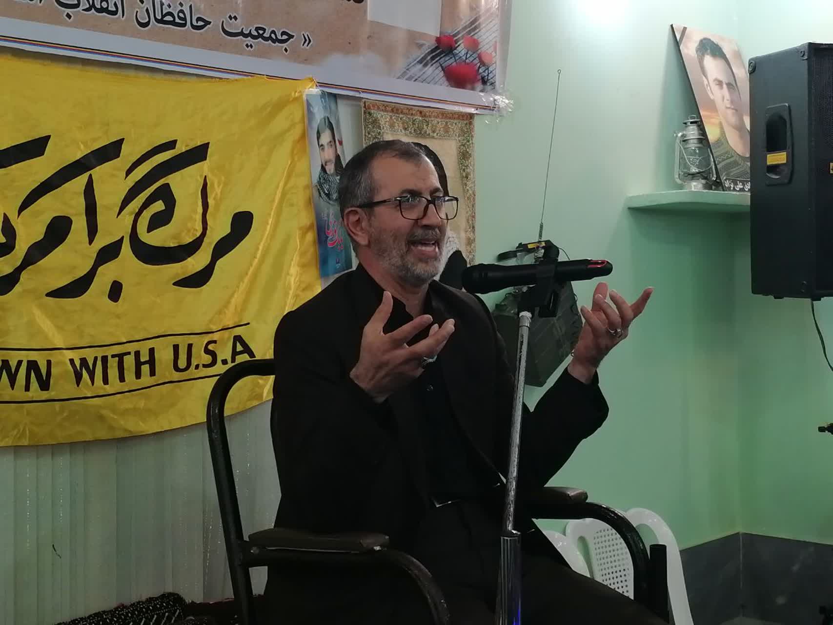تازمانی که راه ومسیر شهداء قدم بر می داریم این انقلاب زنده وپویا ست وخللی به آن وارد نخواهد شد