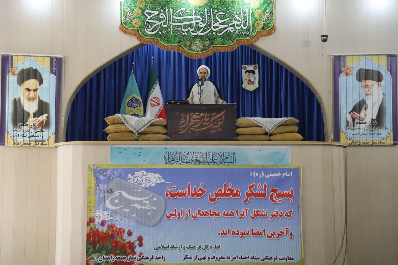 جنگ اقتصادی دشمن با تحریم، نفوذ و ترویج فساد دنبال می‌شود