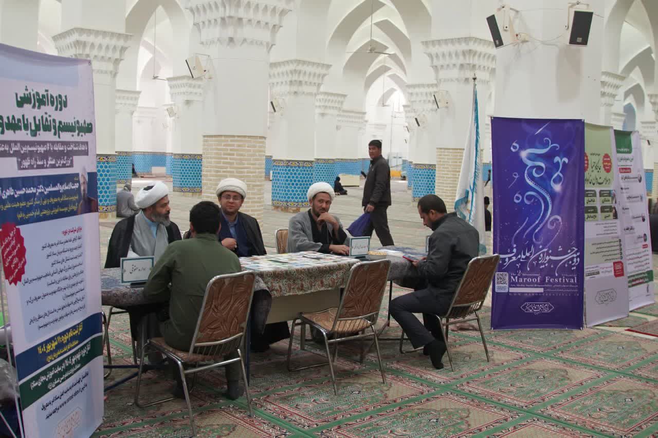 میز خدمت ستاد امربه‌معروف و نهی‌ازمنکر یزد در حاشیه نماز جمعه برگزار شد