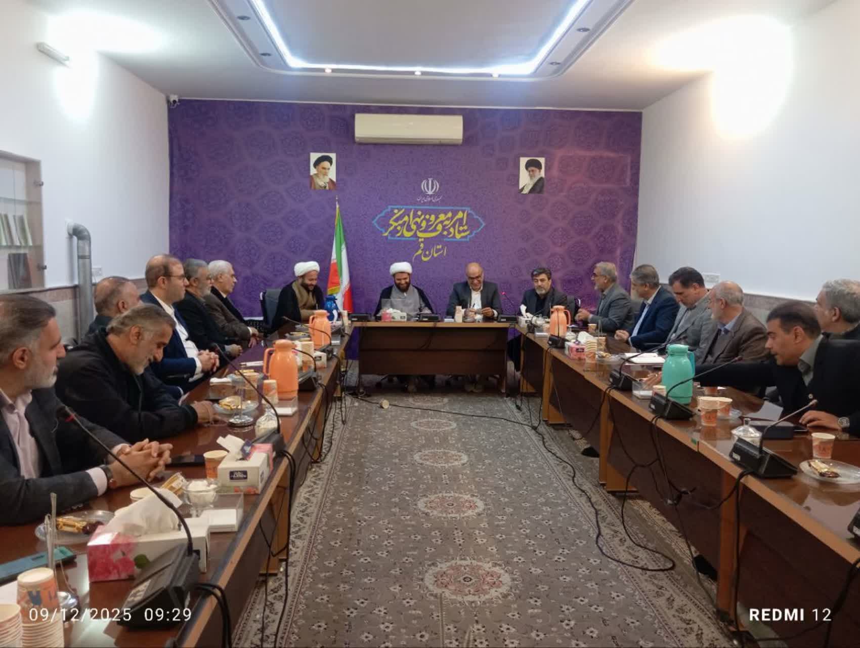 نشست مشترک شورای امر به معروف اتحادیه‌های صنفی استان قم با مسئولان اداره مالیات استان برگزار شد