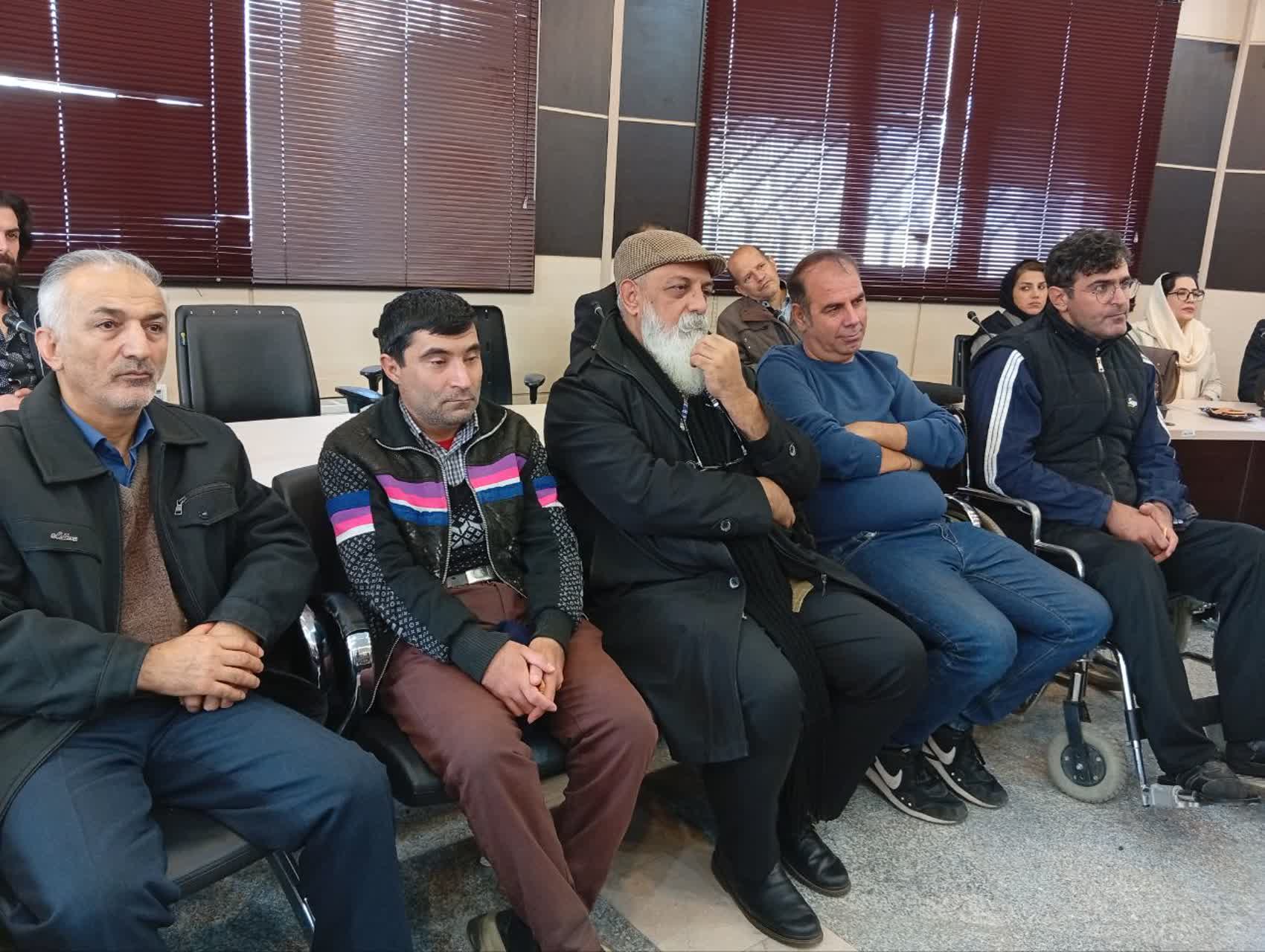 معاون علمی فرهنگی ستاد امر به معروف لرستان با هنرمندان شهرستان دورود دیدار کرد.