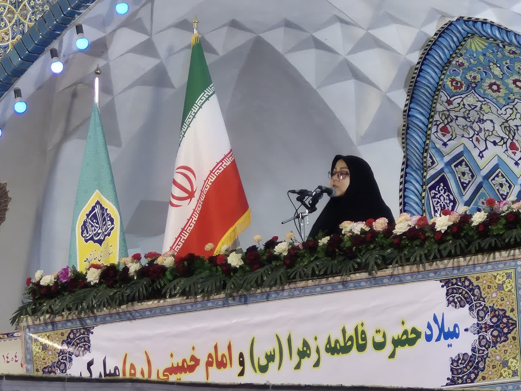 سخنرانی سرکار خانم خوشحال قبل از خطبه‌های نماز جمعه