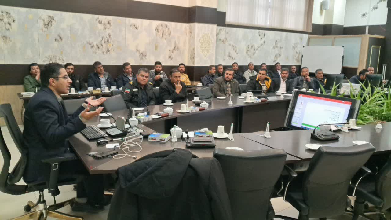  کارگاه «شیوه‌های نوین امربه‌معروف و نهی‌ازمنکر» ویژه کارکنان سازمان پسماند شهرداری مشهد برگزار شد