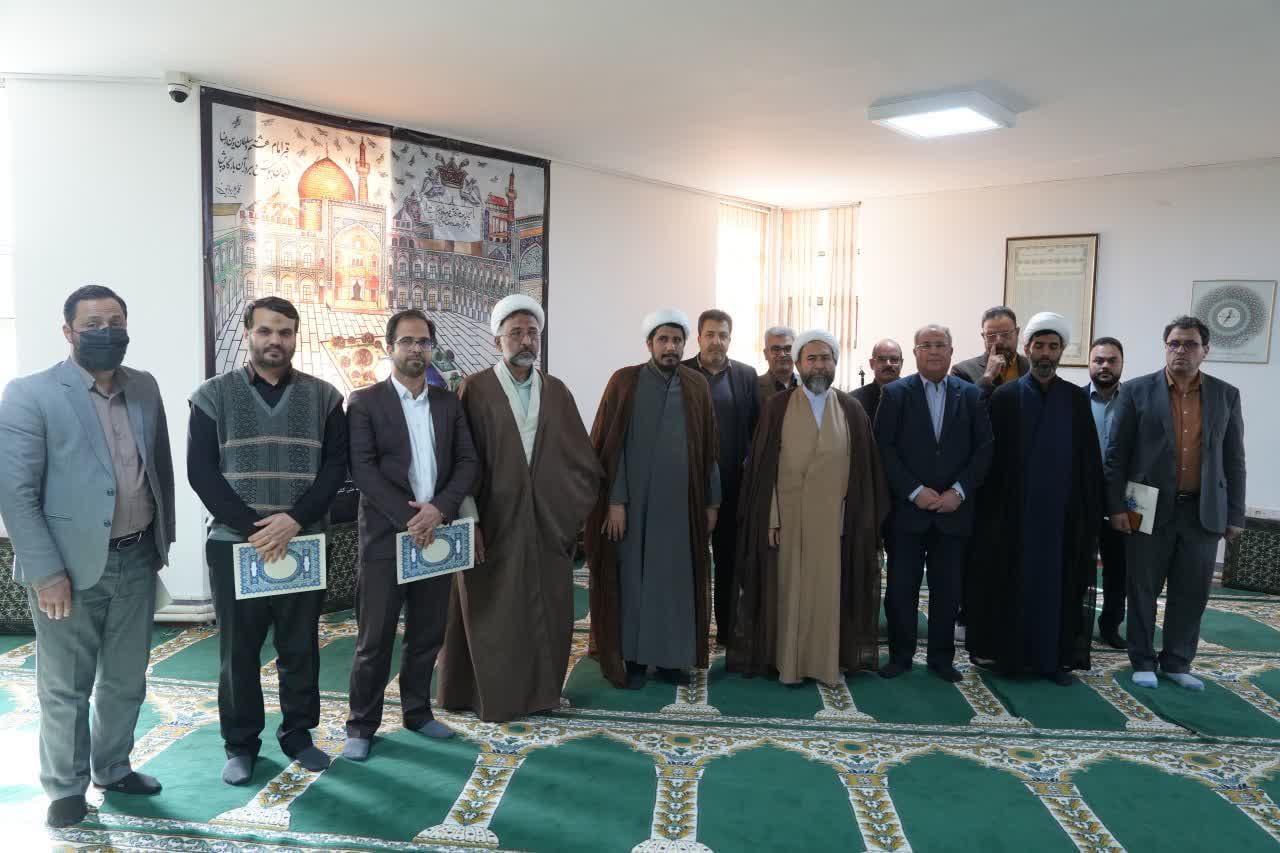 تجلیل از برگزیدگان جشنواره مفلحون در شهرداری بیرجند